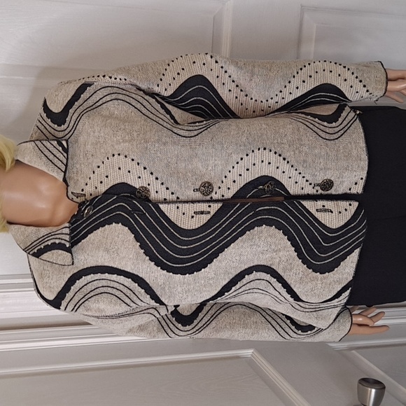 Winding River Reversible Tapestry Jacket Blazer with Tan & Black Abstract Design - Picture 6 of 7